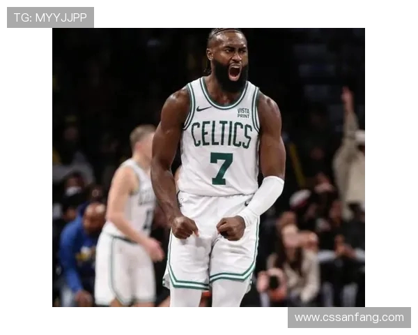 杰伦布朗全能表现18投10中贡献23分15篮板13助攻带队取得胜利